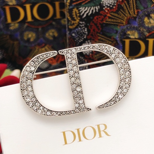 Cheap Christian Dior Brooches For Women #1170598 Replica Wholesale [$29.00 USD] [ITEM#1170598] on Replica Christian Dior Brooches