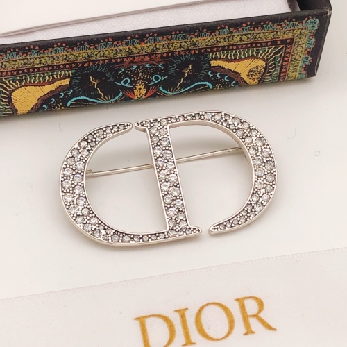 Cheap Christian Dior Brooches For Women #1170598 Replica Wholesale [$29.00 USD] [ITEM#1170598] on Replica Christian Dior Brooches