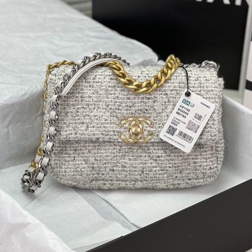 Chanel AAA Quality Messenger Bags For Women #1174277