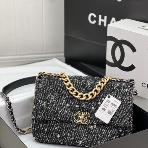 Chanel AAA Quality Messenger Bags For Women #1174306