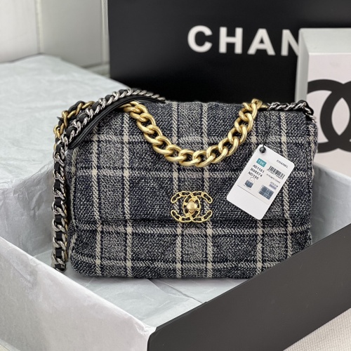 Chanel AAA Quality Messenger Bags For Women #1174310