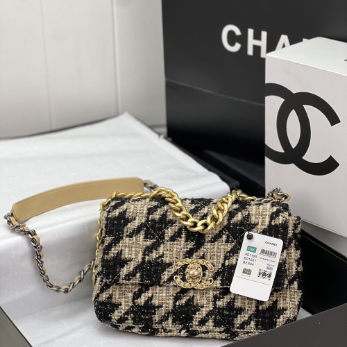 Chanel AAA Quality Messenger Bags For Women #1174318