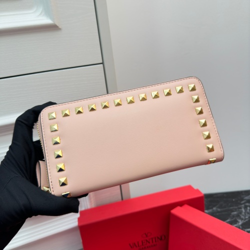 Cheap Valentino Wallets For Women #1174465 Replica Wholesale [$45.00 USD] [ITEM#1174465] on Replica Valentino Wallets