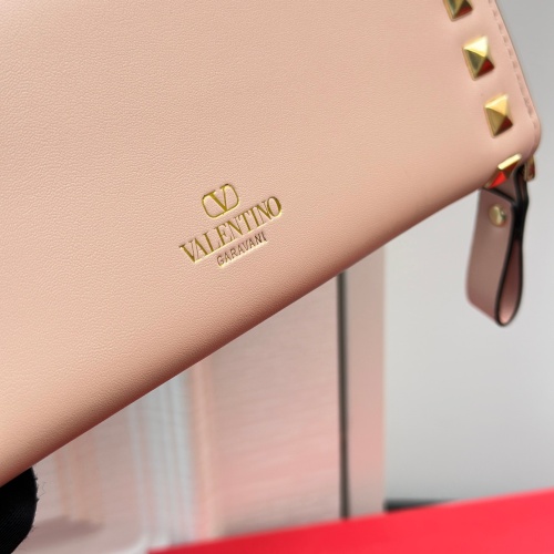 Cheap Valentino Wallets For Women #1174465 Replica Wholesale [$45.00 USD] [ITEM#1174465] on Replica Valentino Wallets