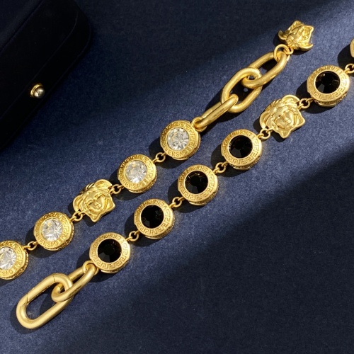 Cheap Versace Bracelets #1184310 Replica Wholesale [$34.00 USD] [ITEM#1184310] on Replica Versace Bracelets