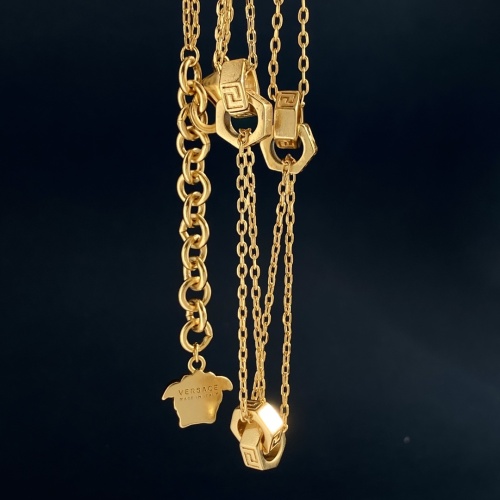 Cheap Versace Necklaces #1184375 Replica Wholesale [$32.00 USD] [ITEM#1184375] on Replica Versace Necklaces