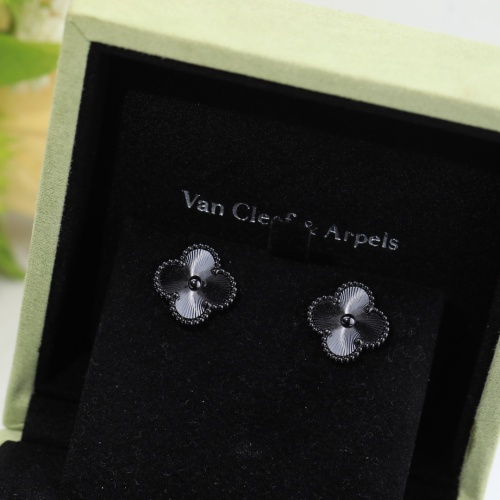 Cheap Van Cleef &amp; Arpels Earrings For Women #1184899 Replica Wholesale [$32.00 USD] [ITEM#1184899] on Replica Van Cleef &amp; Arpels Earrings