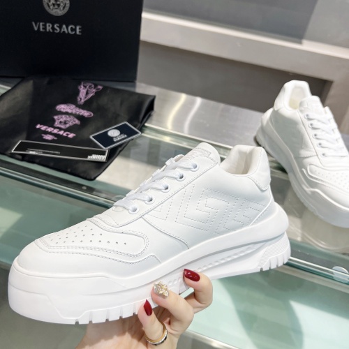 Cheap Versace Casual Shoes For Men #1187222 Replica Wholesale [$102.00 USD] [ITEM#1187222] on Replica Versace Casual Shoes