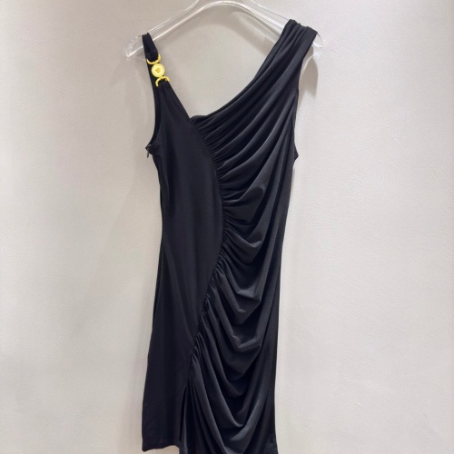Cheap Versace Dresses Sleeveless For Women #1201948 Replica Wholesale [$102.00 USD] [ITEM#1201948] on Replica Versace Dresses