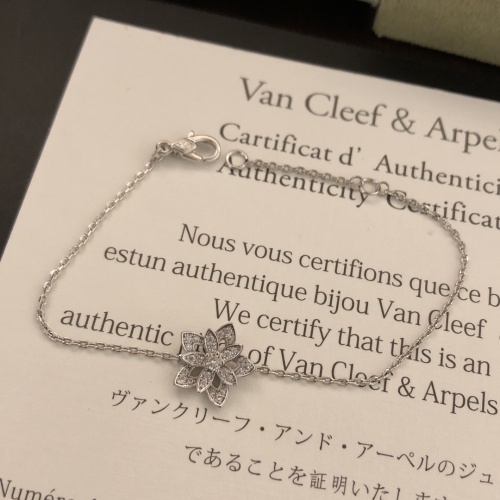 Cheap Van Cleef &amp; Arpels Bracelets For Women #1203649 Replica Wholesale [$29.00 USD] [ITEM#1203649] on Replica Van Cleef &amp; Arpels Bracelets
