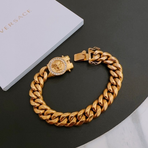 Cheap Versace Bracelets #1204339 Replica Wholesale [$60.00 USD] [ITEM#1204339] on Replica Versace Bracelets