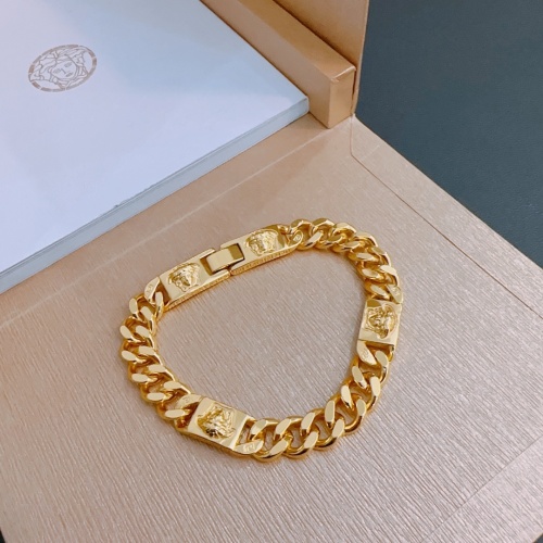 Cheap Versace Bracelets #1204496 Replica Wholesale [$64.00 USD] [ITEM#1204496] on Replica Versace Bracelets