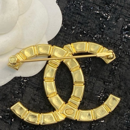 Cheap Chanel Brooches For Women #1205053 Replica Wholesale [$29.00 USD] [ITEM#1205053] on Replica Chanel Brooches