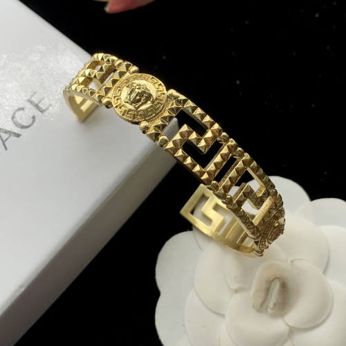 Cheap Versace Bracelets #1205543 Replica Wholesale [$27.00 USD] [ITEM#1205543] on Replica Versace Bracelets