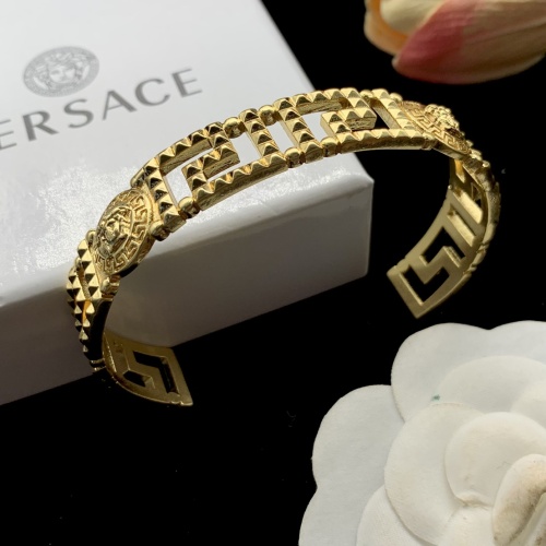 Cheap Versace Bracelets #1205543 Replica Wholesale [$27.00 USD] [ITEM#1205543] on Replica Versace Bracelets