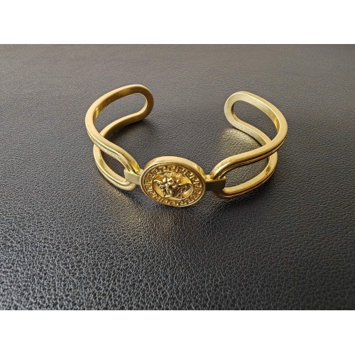 Cheap Versace Bracelets #1205547 Replica Wholesale [$29.00 USD] [ITEM#1205547] on Replica Versace Bracelets