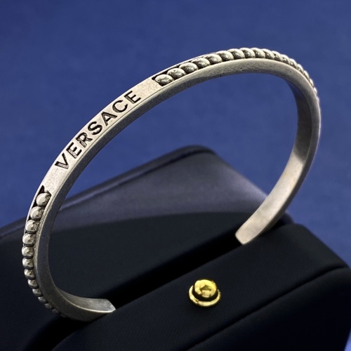 Cheap Versace Bracelets #1205794 Replica Wholesale [$32.00 USD] [ITEM#1205794] on Replica Versace Bracelets