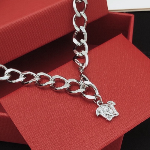 Cheap Versace Necklaces For Women #1205827 Replica Wholesale [$48.00 USD] [ITEM#1205827] on Replica Versace Necklaces