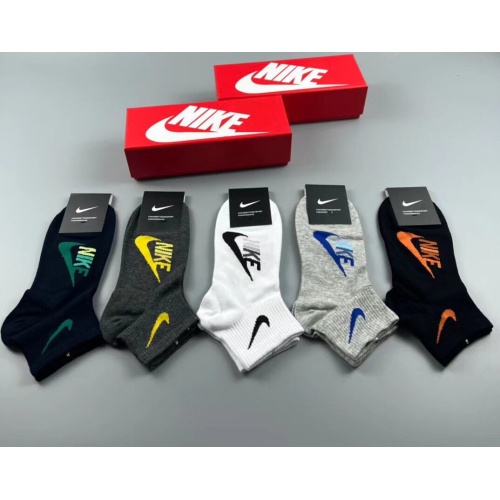 Cheap Nike Socks #1212779 Replica Wholesale [$25.00 USD] [ITEM#1212779] on Replica Nike Socks