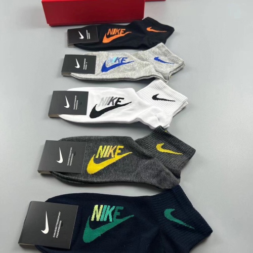 Cheap Nike Socks #1212779 Replica Wholesale [$25.00 USD] [ITEM#1212779] on Replica Nike Socks