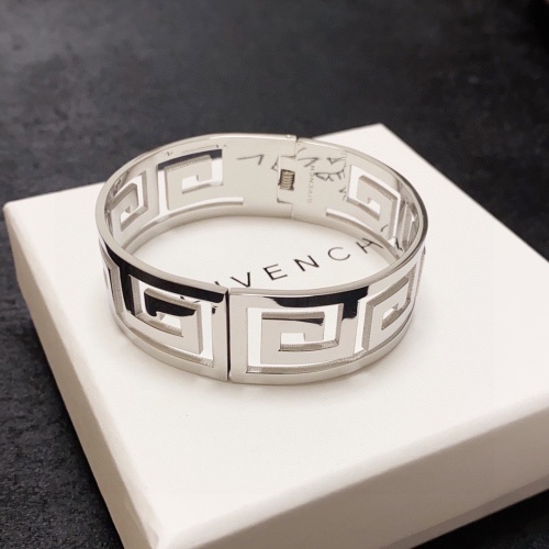 Cheap Givenchy Bracelets #1214262 Replica Wholesale [$32.00 USD] [ITEM#1214262] on Replica Givenchy Bracelets