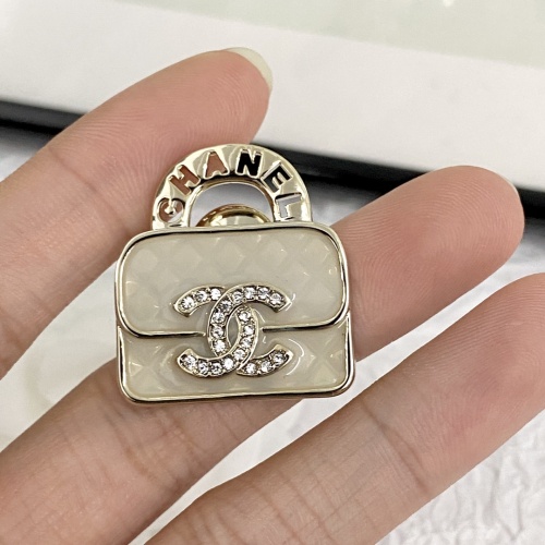 Cheap Chanel Brooches For Women #1214575 Replica Wholesale [$27.00 USD] [ITEM#1214575] on Replica Chanel Brooches