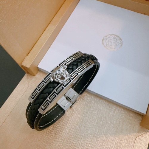 Cheap Versace Bracelets #1214881 Replica Wholesale [$52.00 USD] [ITEM#1214881] on Replica Versace Bracelets