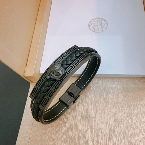 Cheap Versace Bracelets #1214882 Replica Wholesale [$52.00 USD] [ITEM#1214882] on Replica Versace Bracelets