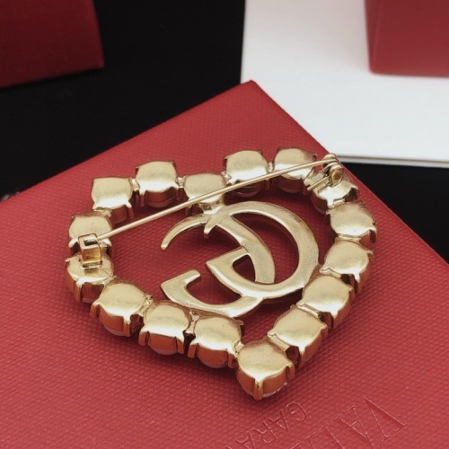 Cheap Gucci Brooches For Women #1214905 Replica Wholesale [$32.00 USD] [ITEM#1214905] on Replica Gucci Brooches