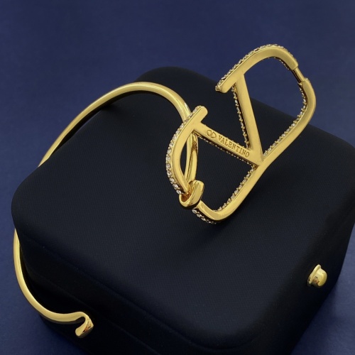 Cheap Valentino Bracelets #1214934 Replica Wholesale [$32.00 USD] [ITEM#1214934] on Replica Valentino Bracelets