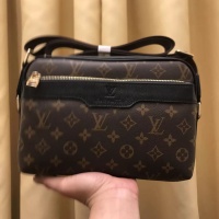 Louis Vuitton AAA Man Messenger Bags #1209749