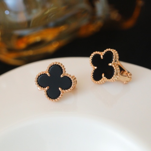 Cheap Van Cleef &amp; Arpels Earrings For Women #1219389 Replica Wholesale [$52.00 USD] [ITEM#1219389] on Replica Van Cleef &amp; Arpels Earrings