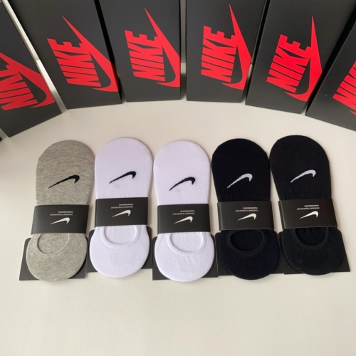 Cheap Nike Socks #1221939 Replica Wholesale [$25.00 USD] [ITEM#1221939] on Replica Nike Socks