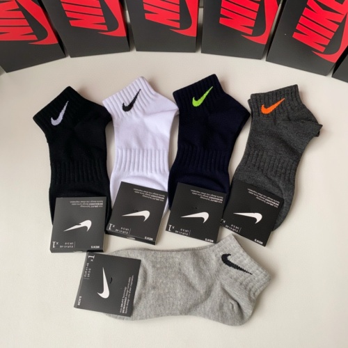 Cheap Nike Socks #1221940 Replica Wholesale [$25.00 USD] [ITEM#1221940] on Replica Nike Socks