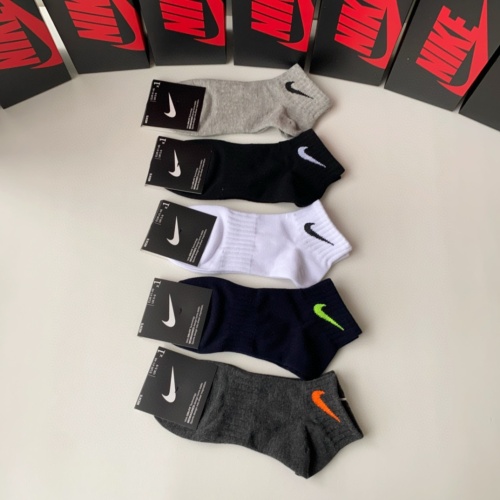 Cheap Nike Socks #1221940 Replica Wholesale [$25.00 USD] [ITEM#1221940] on Replica Nike Socks