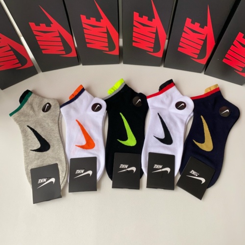 Cheap Nike Socks #1221941 Replica Wholesale [$25.00 USD] [ITEM#1221941] on Replica Nike Socks