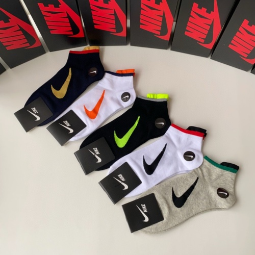 Cheap Nike Socks #1221941 Replica Wholesale [$25.00 USD] [ITEM#1221941] on Replica Nike Socks