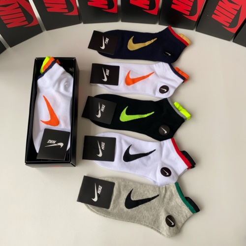 Cheap Nike Socks #1221941 Replica Wholesale [$25.00 USD] [ITEM#1221941] on Replica Nike Socks