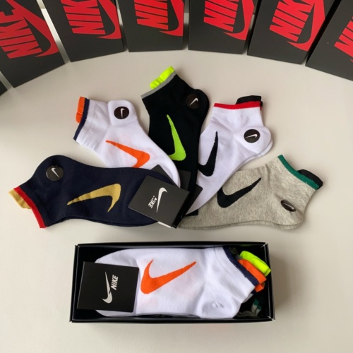 Cheap Nike Socks #1221941 Replica Wholesale [$25.00 USD] [ITEM#1221941] on Replica Nike Socks