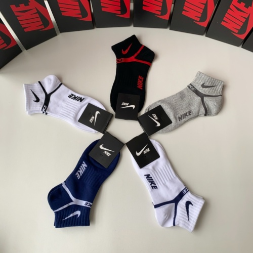 Cheap Nike Socks #1221942 Replica Wholesale [$25.00 USD] [ITEM#1221942] on Replica Nike Socks