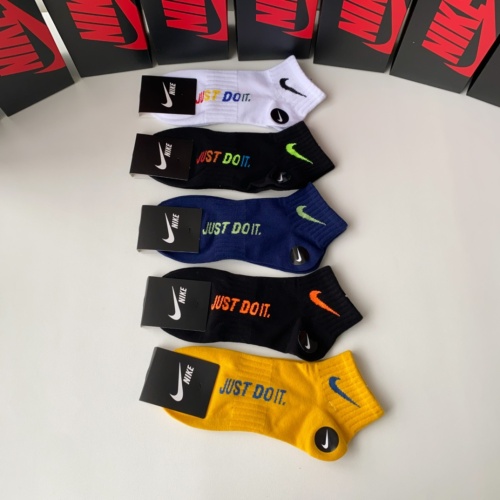 Cheap Nike Socks #1221943 Replica Wholesale [$25.00 USD] [ITEM#1221943] on Replica Nike Socks