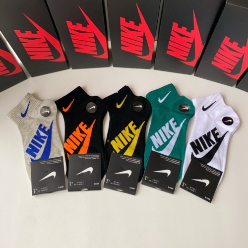 Cheap Nike Socks #1221944 Replica Wholesale [$25.00 USD] [ITEM#1221944] on Replica Nike Socks