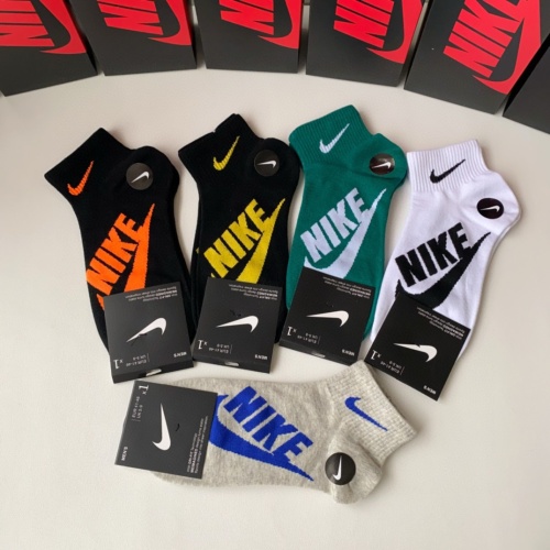 Cheap Nike Socks #1221944 Replica Wholesale [$25.00 USD] [ITEM#1221944] on Replica Nike Socks