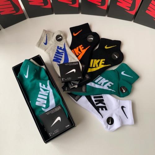 Cheap Nike Socks #1221944 Replica Wholesale [$25.00 USD] [ITEM#1221944] on Replica Nike Socks