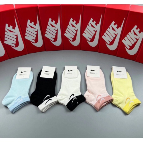 Cheap Nike Socks #1221945 Replica Wholesale [$25.00 USD] [ITEM#1221945] on Replica Nike Socks