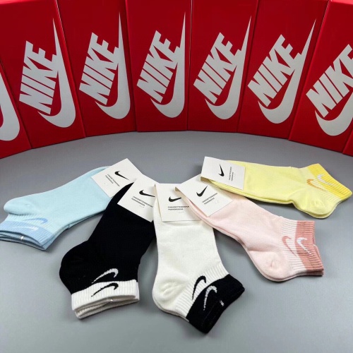 Cheap Nike Socks #1221945 Replica Wholesale [$25.00 USD] [ITEM#1221945] on Replica Nike Socks