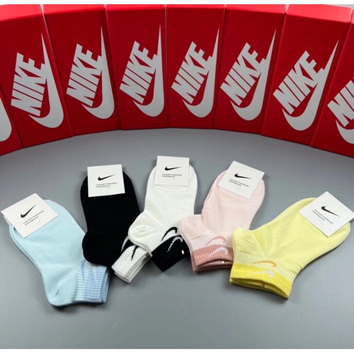 Cheap Nike Socks #1221945 Replica Wholesale [$25.00 USD] [ITEM#1221945] on Replica Nike Socks