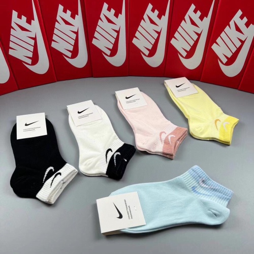 Cheap Nike Socks #1221945 Replica Wholesale [$25.00 USD] [ITEM#1221945] on Replica Nike Socks