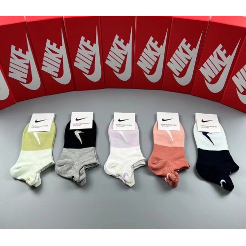 Cheap Nike Socks #1221946 Replica Wholesale [$25.00 USD] [ITEM#1221946] on Replica Nike Socks