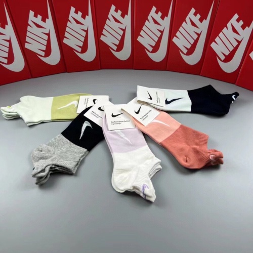 Cheap Nike Socks #1221946 Replica Wholesale [$25.00 USD] [ITEM#1221946] on Replica Nike Socks